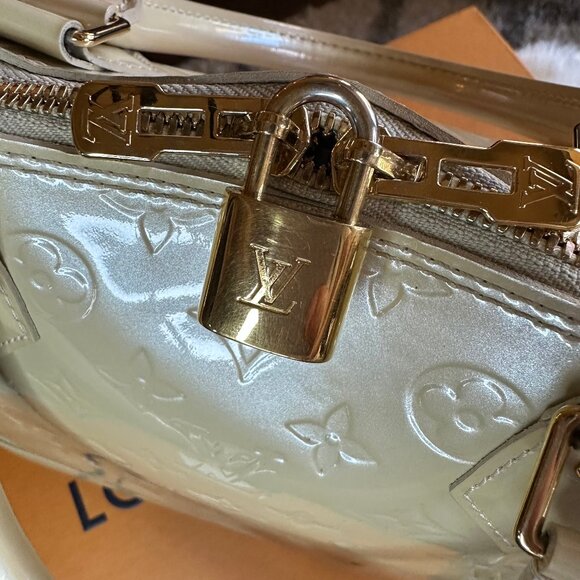 Louis Vuitton Monogram Vernis Blanc Corail Alma GM Satchel - Picture 9 of 15